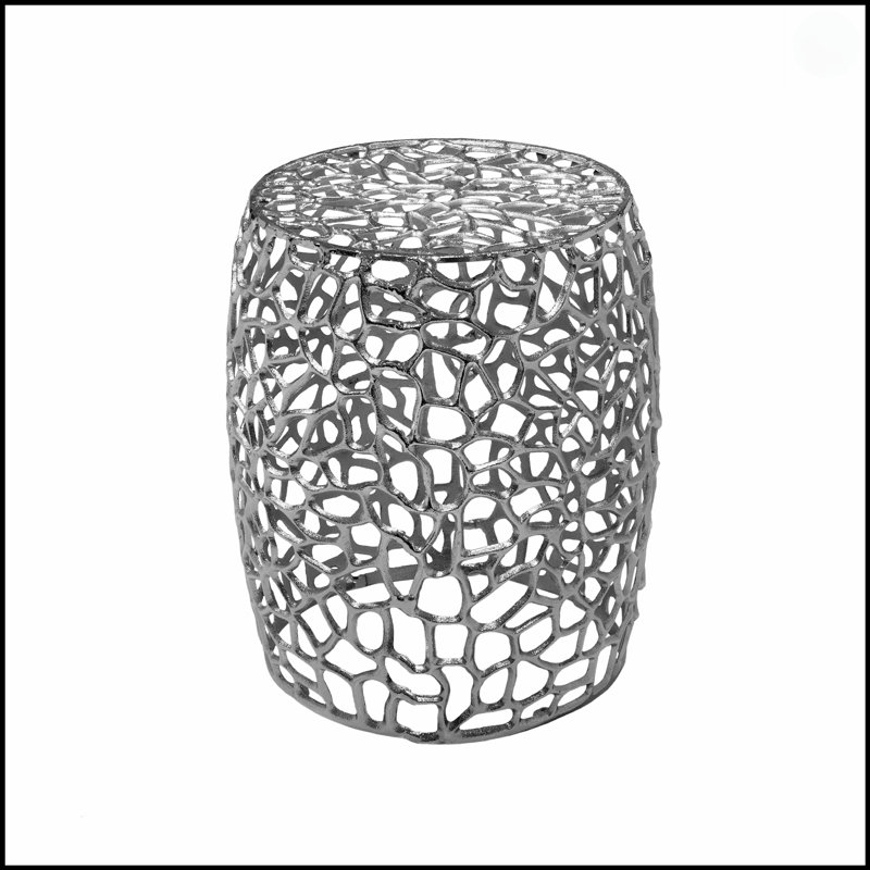 Table de bout cylindrique en aluminium fabriquée à la main avec un design en maille abstraite, parfaite pour les espaces de vie modernes et élégants