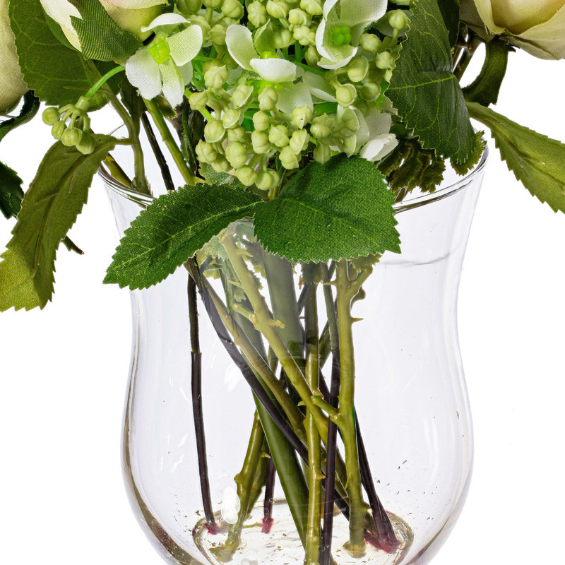 Arrangement floral de roses dans un vase