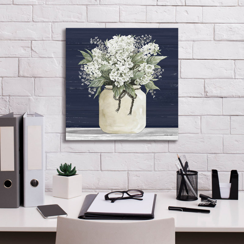 «White Flowers II» par Cindy Jacobs, art mural sur toile, H 18 po x l 18 po x P 0,75 po