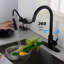 Robinet de cuisine tactile avec tirette - Acier inoxydable noir mat. Rotation à 360 degrés et buse pour le nettoyage complet de l'évier. Surface rouillée. Contrôle simple du débit d'eau à une seule poignée.