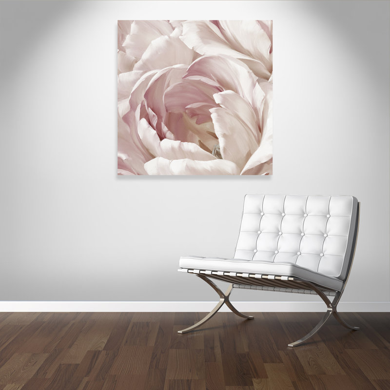 Intime rosé II - photographie, H 45 po x l 45 po x P 1,375 po, Toile tendue