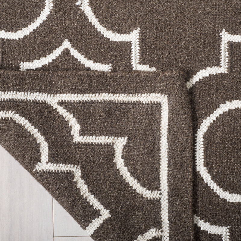 Tapis brun en soie de bananier / laine / coton tissé à la main à plat à motif géométrique Rodgers, Rectangle 5 pi x 8 pi
