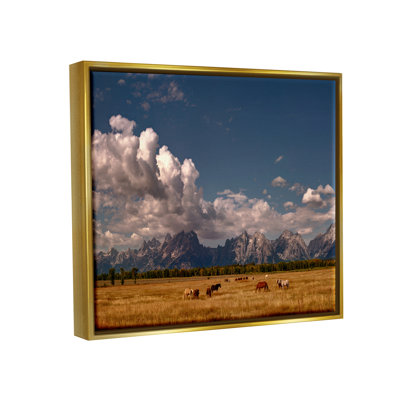 "Millwood Pines Horses", vue sur la montagne encadrée par Lena Owens
