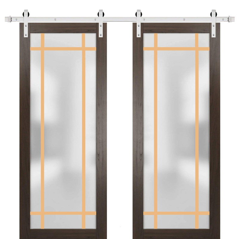 Porte de grange double robuste Planum 2113 Frêne Chocolat avec verre dépoli, supports de rail argentés de 4 m, portes intérieures modernes à panneaux pleins et massifs.