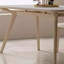 Table et chaises de style crème-102351838