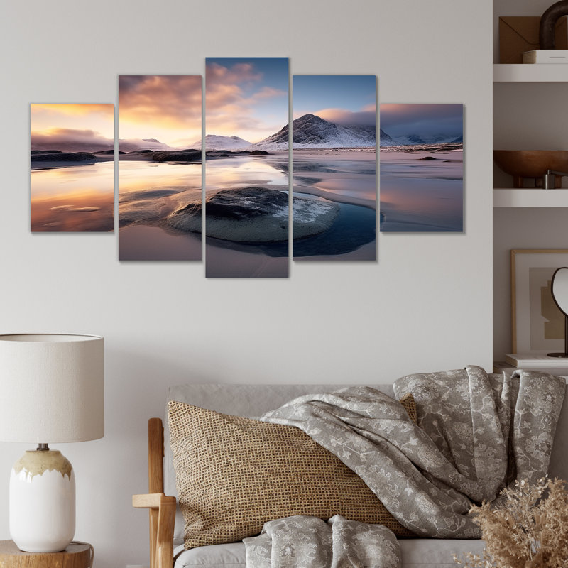 Lever de soleil sur une plage rocheuse II - décor de plage mural bord de mer