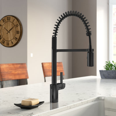 Robinet de cuisine rétractable à ressort à poignée simple MotionSense Wave avec la technologie Power Clean Align Moen