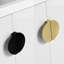 Meuble-lavabo de salle de bain mural de 24 po, blanc brillant, design moderne pour les petites salles de bain fixées au pouce. Salle de bain blanche à 2 portes. Lavabo en céramique. Contreplaqué. 2 poignées en métal doré et noir.-87948476-87948474