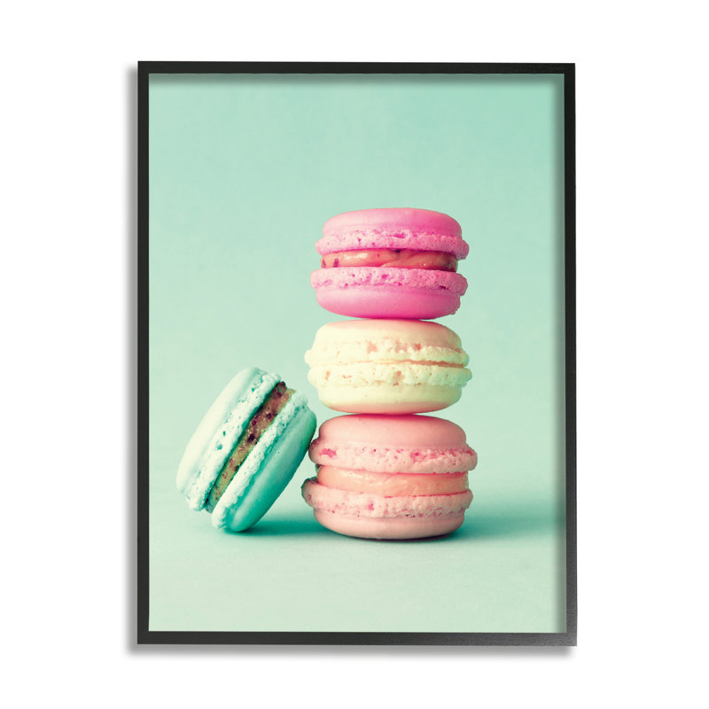 Pastel macaron biscuit dessert fond turquoise par Incado - photographie, H 20 po x l 16 po, Giclée encadrée noir minuit