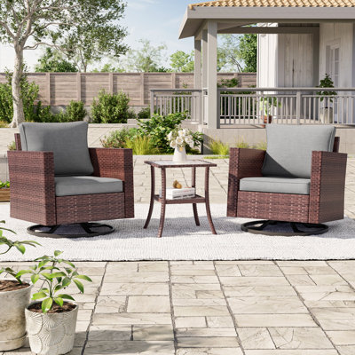 Ensemble 3 pièces de chaise berçante pivotante en osier et table avec coussins Dossena