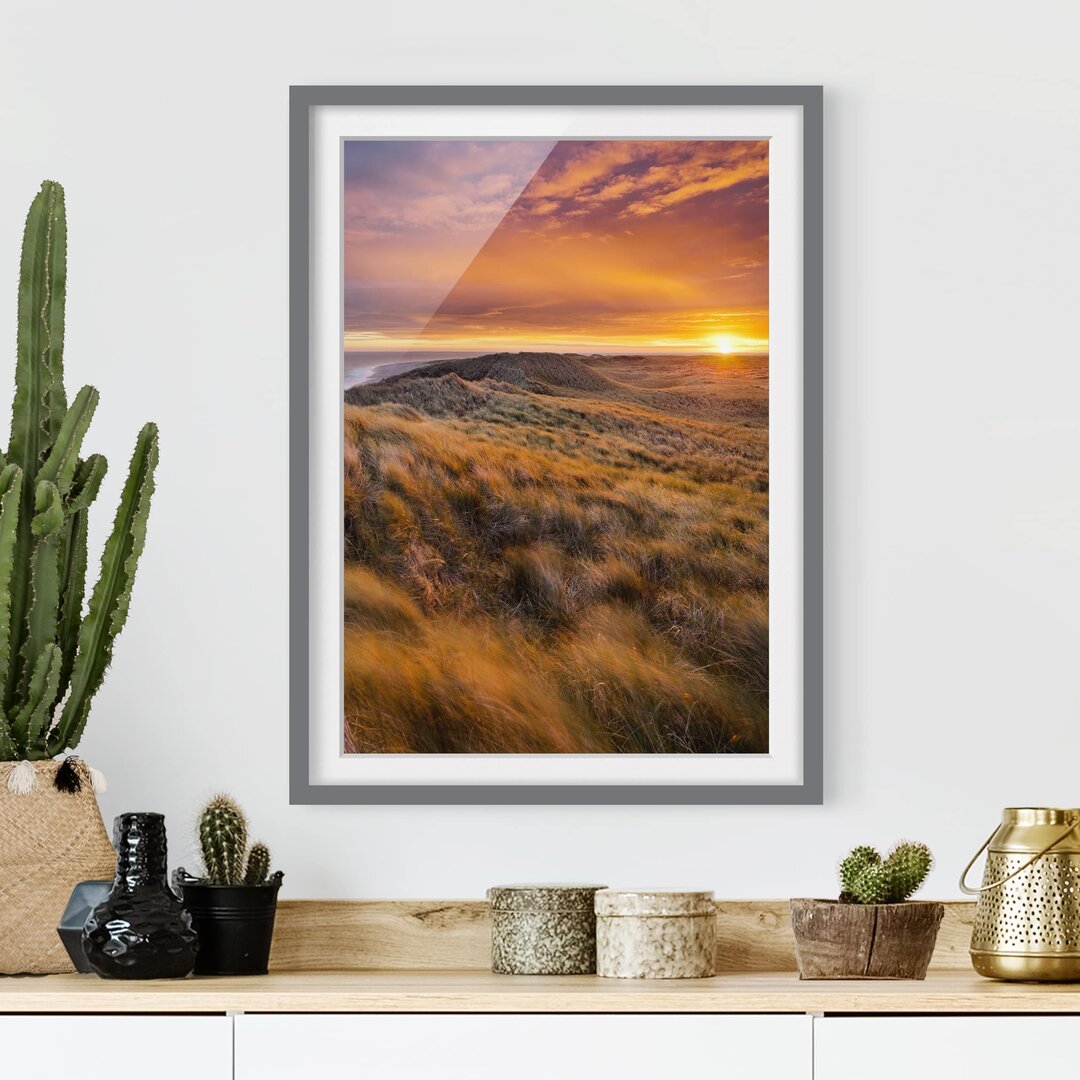 Gerahmtes Papierbild - Fotografie „Sunrise at the Beach in Sylt”