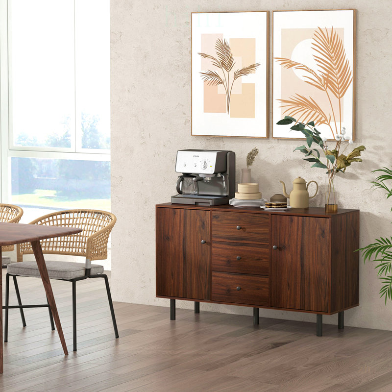 Buffet rustique brun avec 2 armoires, 3 tiroirs et tablettes réglables pour un rangement polyvalent et élégant