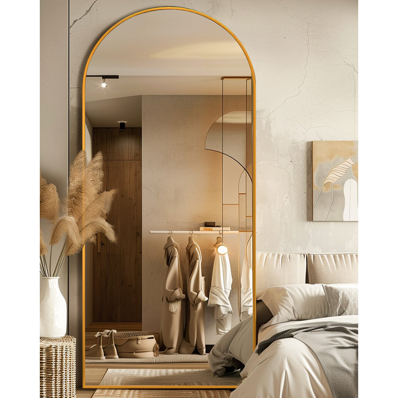 Miroir surdimensionné arqué en métal surdimensionné, Doré, 71 po x 26 po