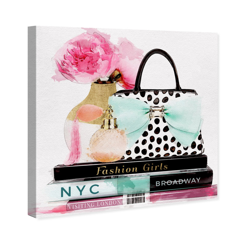 «My Girly Essentials Square Essentials», impression, H 24 po x l 24 po, Toile tendue