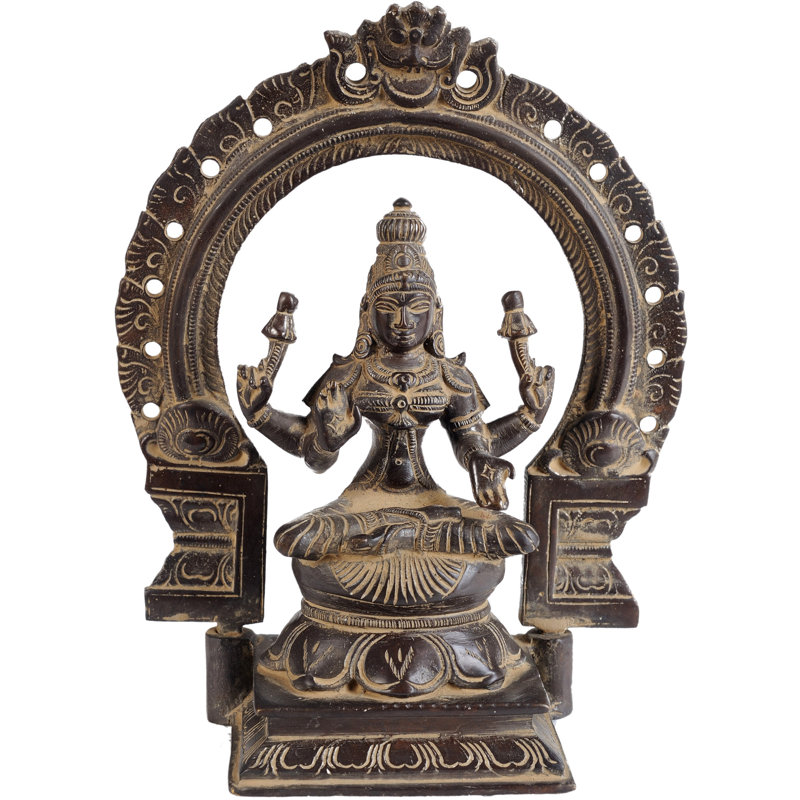 Déesse Lakshmi assise sur un lotus