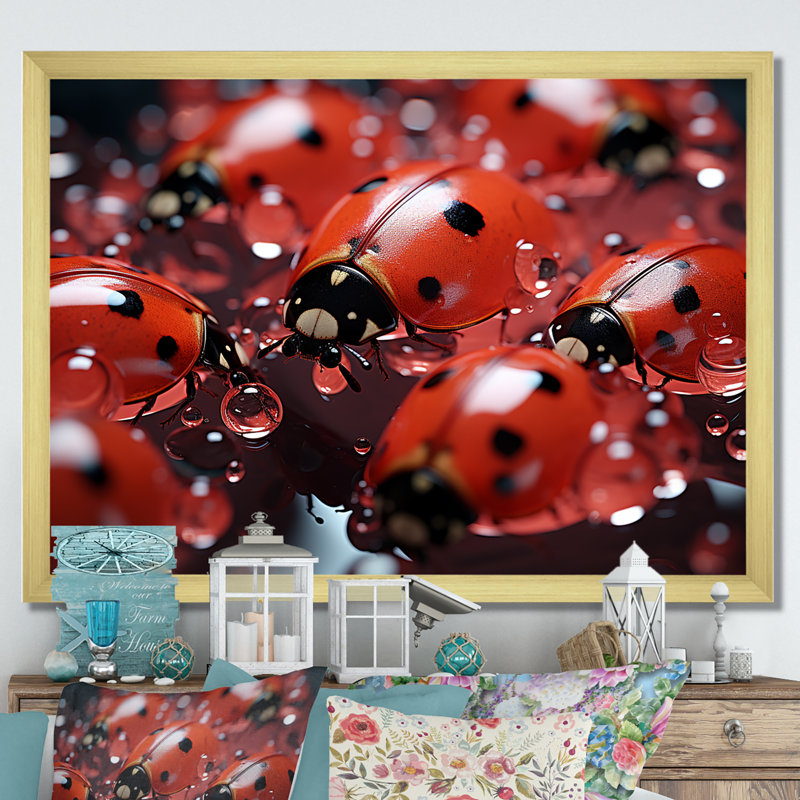 Dreamy Ladybug Reflections sur toile, H 24 po x l 32 po x P 1 po, Cadre doré simple