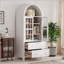 Élégant garde-manger arqué avec 2 grands tiroirs, des tablettes réglables et des portes en verre pour un rangement de style campagne moderne
