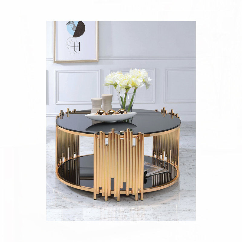 Table basse à finition dorée