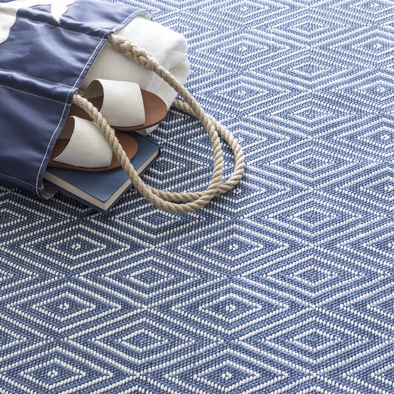 Diamond Denim/White Handwoven Indoor/Outdoor Rug, Runner 2'6" x 18'