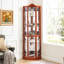 Vitrine Classy Oak avec tablettes réglables et détails d'angle illuminés