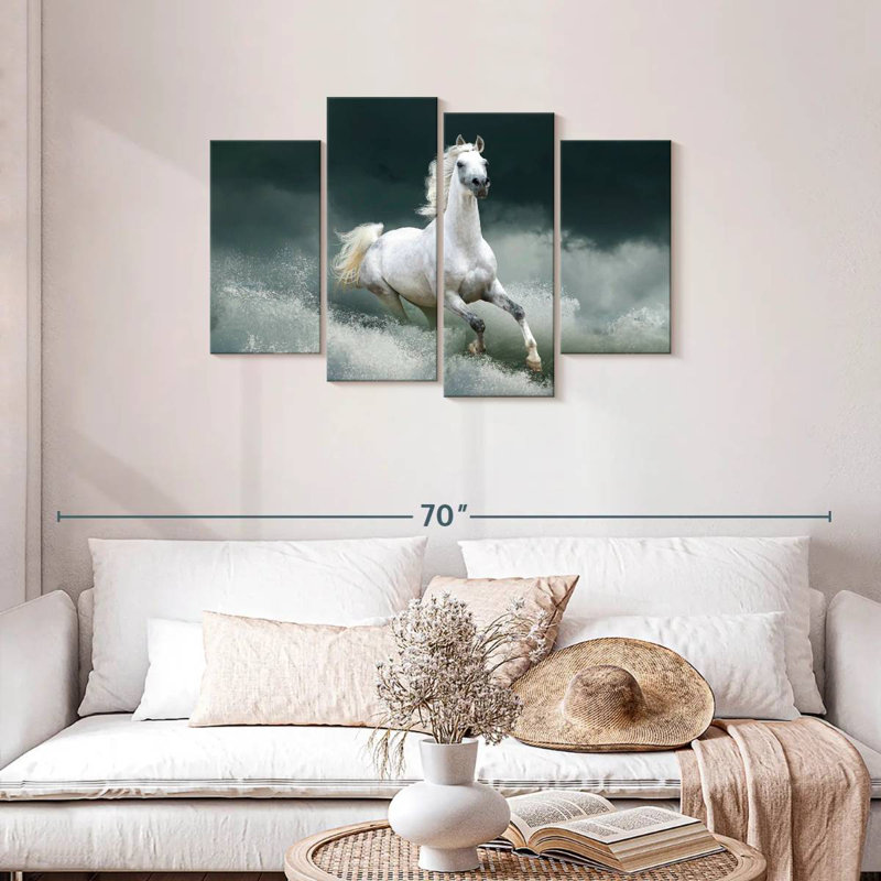 Cheval qui court sur l'eau