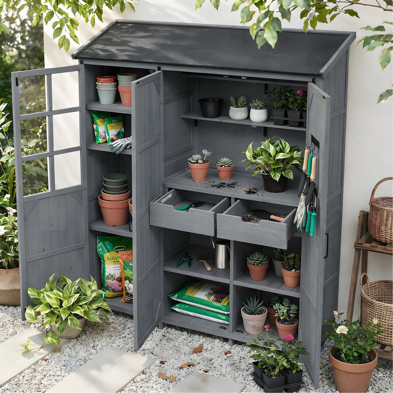 Abri de jardin en bois gris de grande hauteur (182 cm), avec établi, toit étanche et 3 portes.