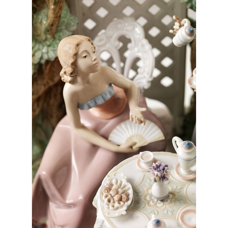 Tea in the Garden Women Statue