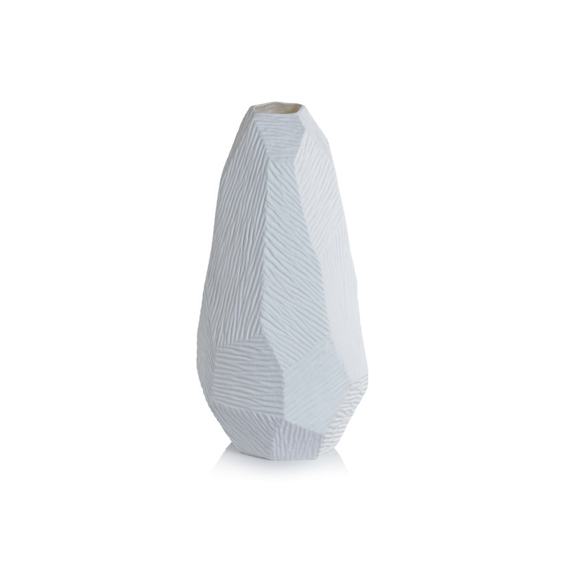 Vase en porcelaine fine facettée Phillippe, H 16,25 po x l 8,5 po x P 8,25 po
