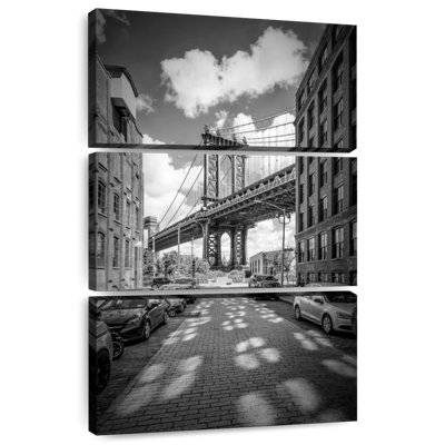 Lilie Manhattan Bridge - monochrome