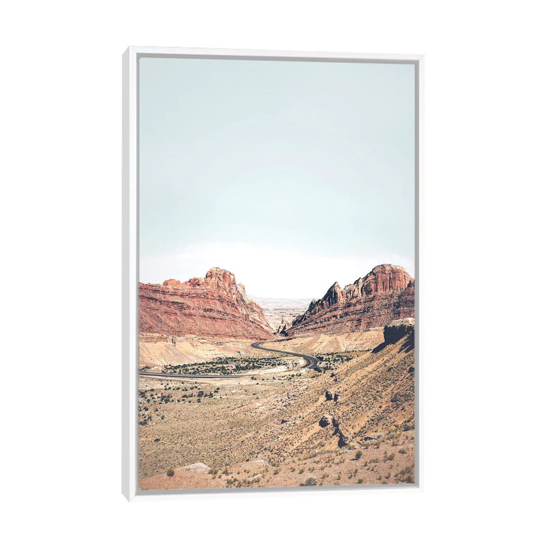 Photographie « arizona road », H 26 po x l 18 po x P 1,5 po, Toile blanche encadrée