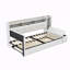 Lit de jour simple rembourré avec repose-pieds et tablettes-129865208