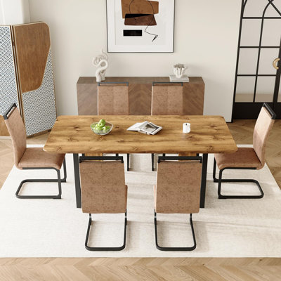Ensemble de table de salle à manger 7 pièces avec plateau en bois et support en métal. L'ensemble de table de salle à manger 67 po rectangulaire pour 67 personnes offre stabilité, confort et style.