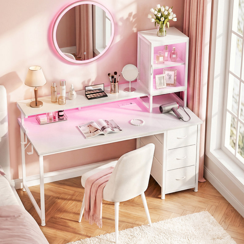 Bureau d'ordinateur avec 3 tiroirs en tissu et armoire de table à 2 niveaux, bureau de jeu avec bande lumineuse à DEL, prises de courant et crochet pour casque d'écoute