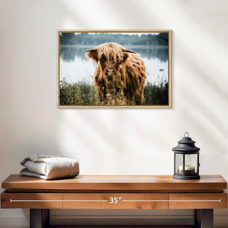 Vache Lakeside Highland, Cadre flottant en bois naturel, 19 po x 13 po