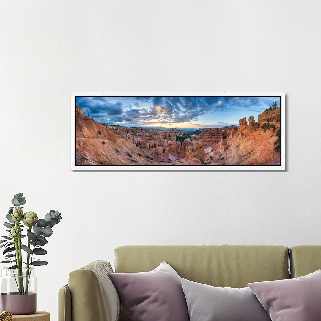 Sonnenaufgangspanorama im Bryce Canyon National Park, Utah, USA von Jan Becke - Panoramaleinwand auf Leinwand Giclée auf...