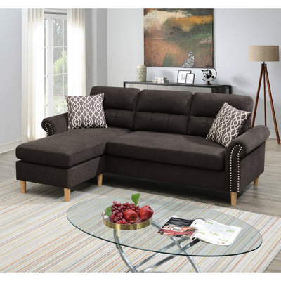 Canapé modulaire réversible en forme de L avec 2 coussins décoratifs en velours, revêtement brun clair, rembourrage en mousse mi-ferme, dossier coussiné, accoudoirs roulés, 3 sièges, structure en bois de style moderne pour la maison