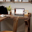 Bureau en bois massif brun en forme de L avec 3 tiroirs-108772263-108772260