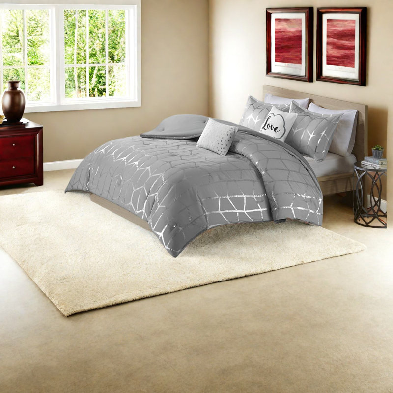 Luxurious Geometric Bedding Set, Hypoallergenic Polyester, Modern Bedroom Essential