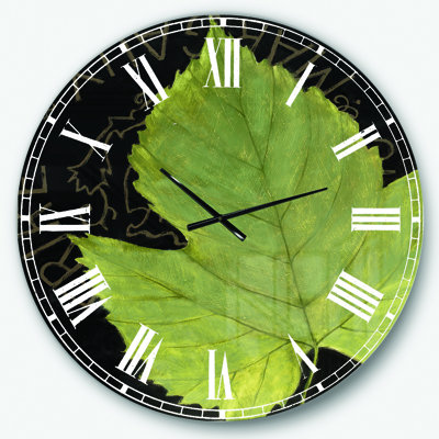 Horloge murale traditionnelle peinte à la main sur fond noir