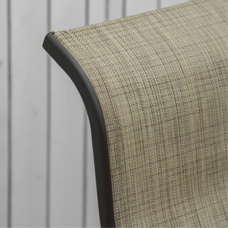 Fauteuil coulissant brun clair. À bascule en douceur, léger. 28 po de hauteur avec support pour le cou. Tissu en maille respirante, eau. Résistant, supporte 352 lb. Maille de patio extérieure et ergonomique, cadre, pour