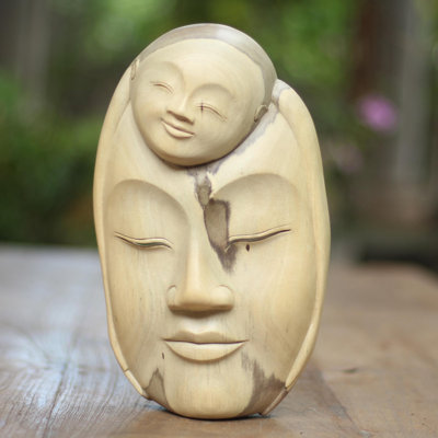 Décoration murale masque en bois mère love