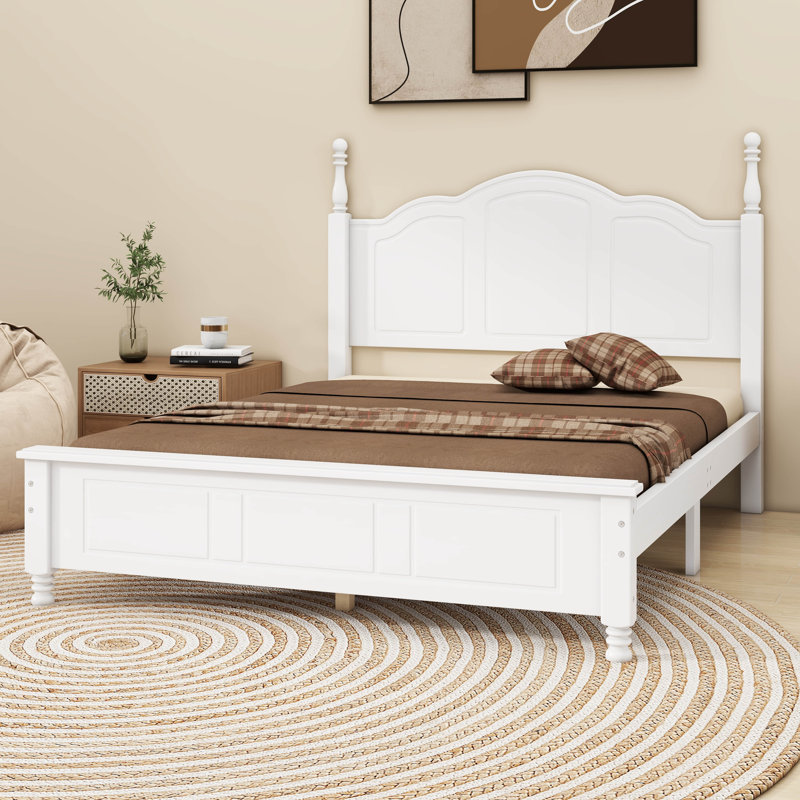 Structure de lit plateforme en bois grand format Chrysafo, lit plateforme de style rétro avec support en lattes de bois