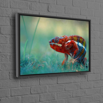 Décoration de bureau avec caméléon accroché au mur comme un cadeau reptilien coloré sur toile 3D pour elle, parfait pour les amateurs d'art moderne