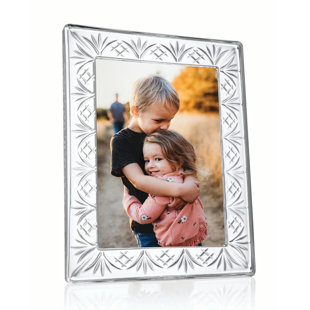 FAMILY & FRIENDS Brilliant Crystal 4x6 frame by Orrefors