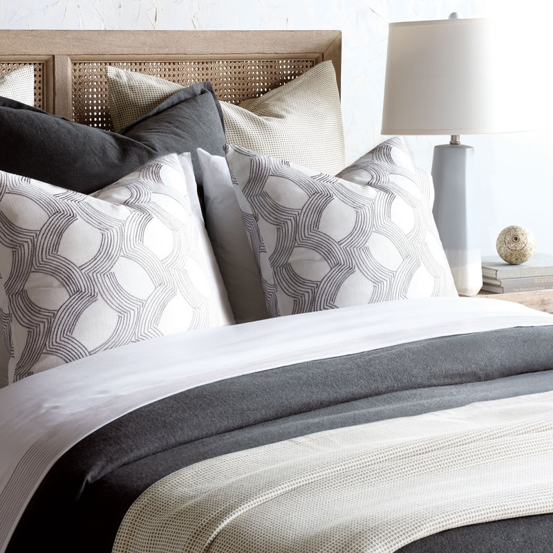 Xander Modern Farmhouse Cotton Geometric Shapes Coverlet, California King Coverlet