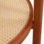 Table basse moderne et minimaliste circulaire en bois massif avec plateau en verre artisanal et tablette en rotin PE, robuste et élégante