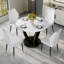 Ensemble de table et de chaises.Une table de salle à manger ronde en verre trempé Pandora de 42 po de diamètre avec pieds en panneau de fibres à densité moyenne en forme de V. Elle est assortie de 4 chaises en polyuréthane blanc avec un dossier élargi.