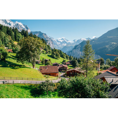 «Wengen Village in Suisse» par Sanga Park - photographie sur toile tendue