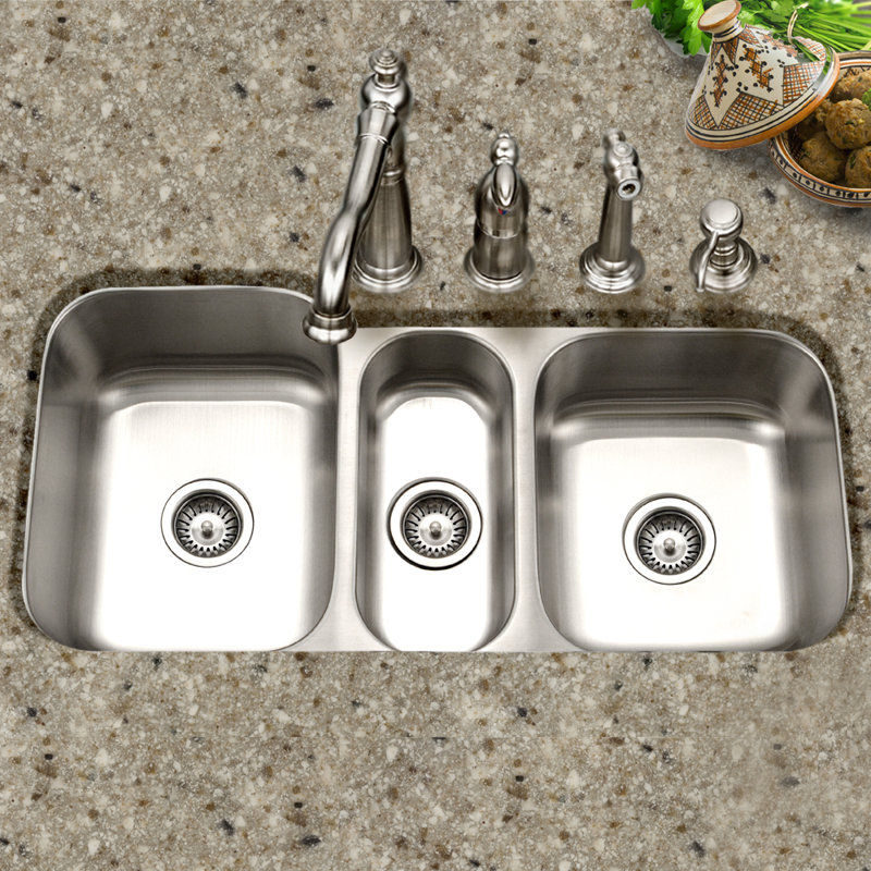 Évier de cuisine à triple cuve encastrable Medallion Gourmet L 39,81 po x l 17,94 - l 20,19 po