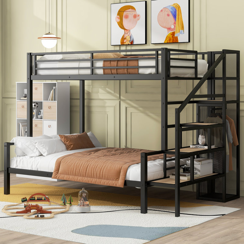  Lit superposé simple au dessus d'un lit double en métal avec escalier de rangement et garde-robe ouverte, noir